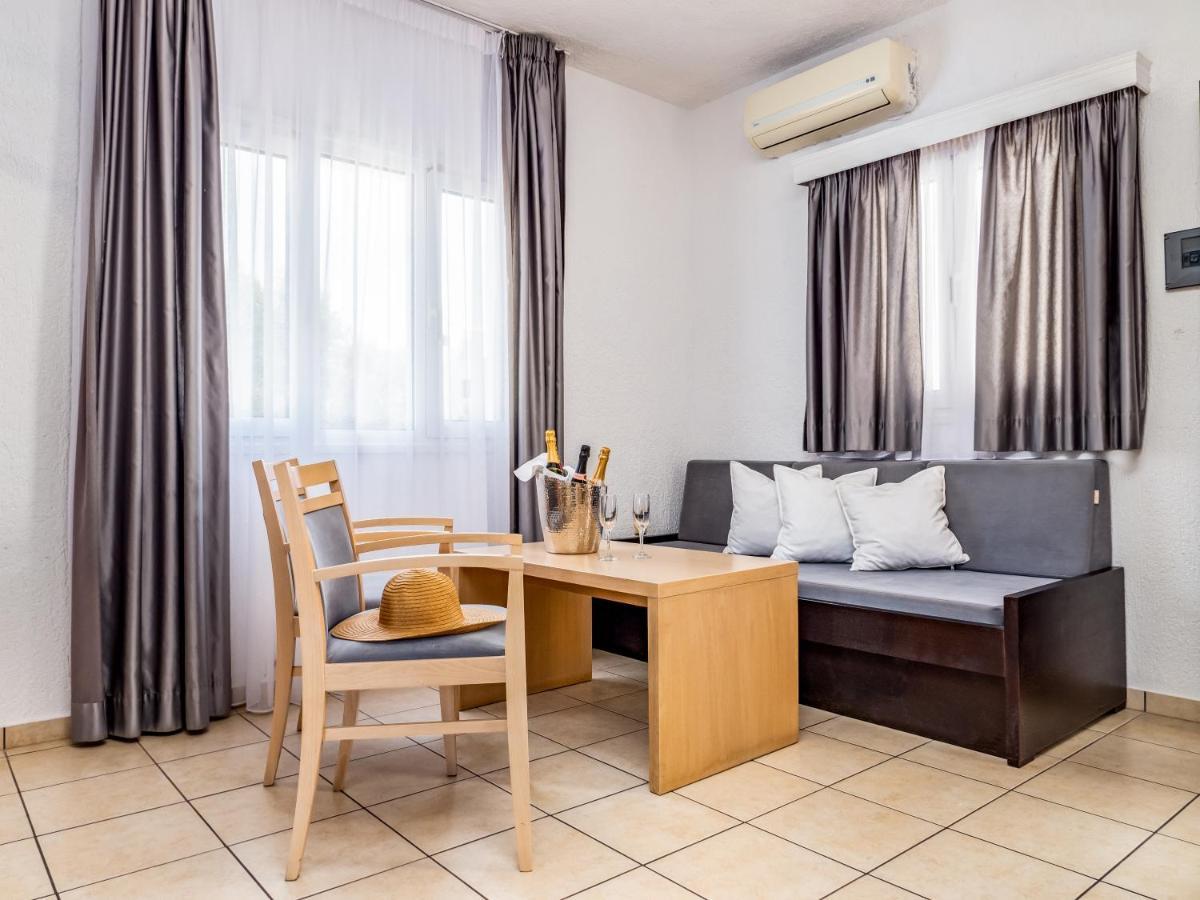 Aparthotel Alikes &